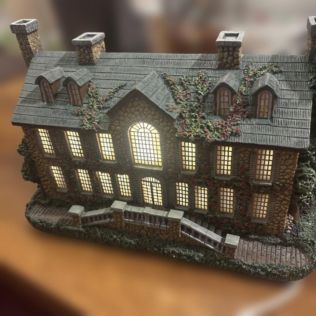 トーマスキンケード氏監修のジオラマ。英国の会議堂