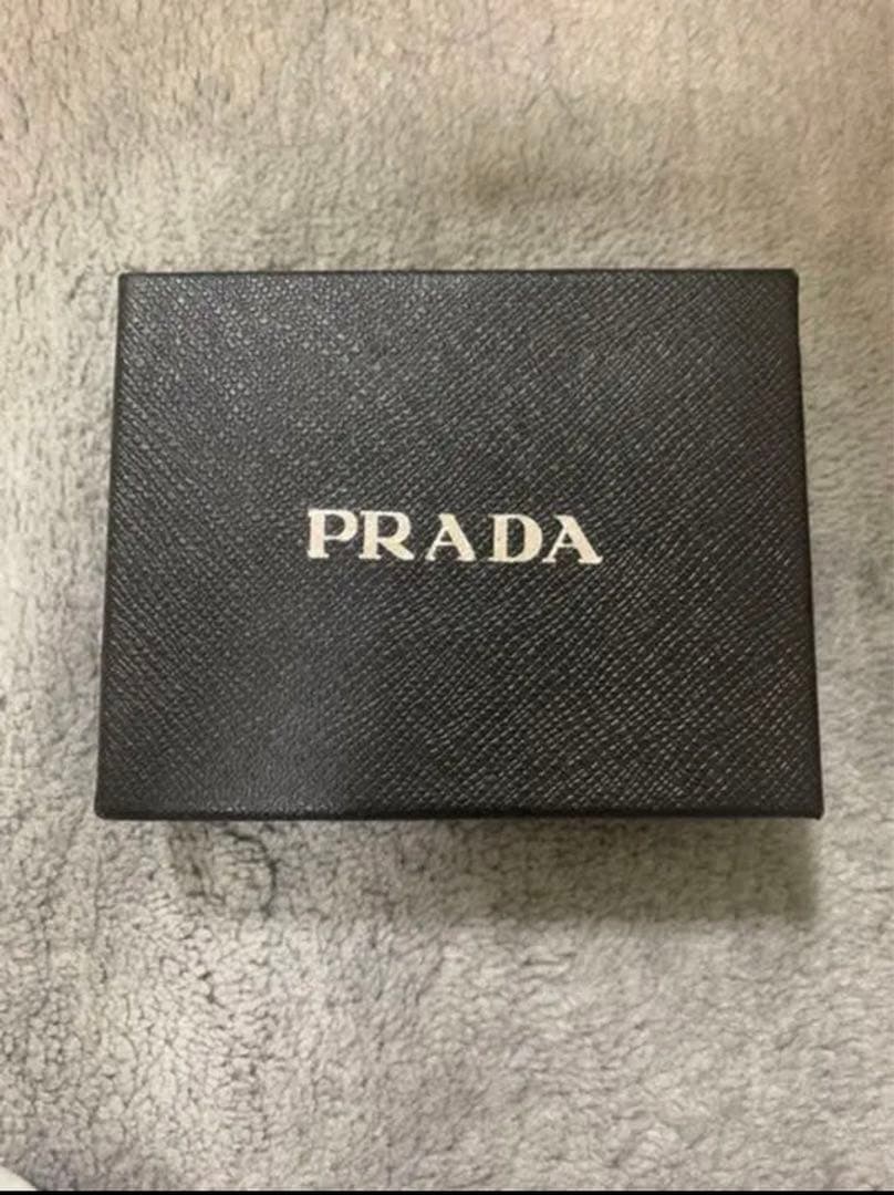 PRADA 財布
