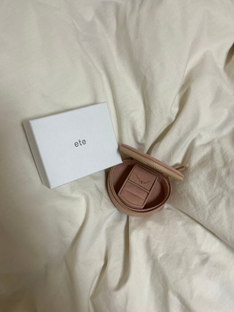 ete ブレスレット ピンク ラウンド型ジュエリーボックス付き