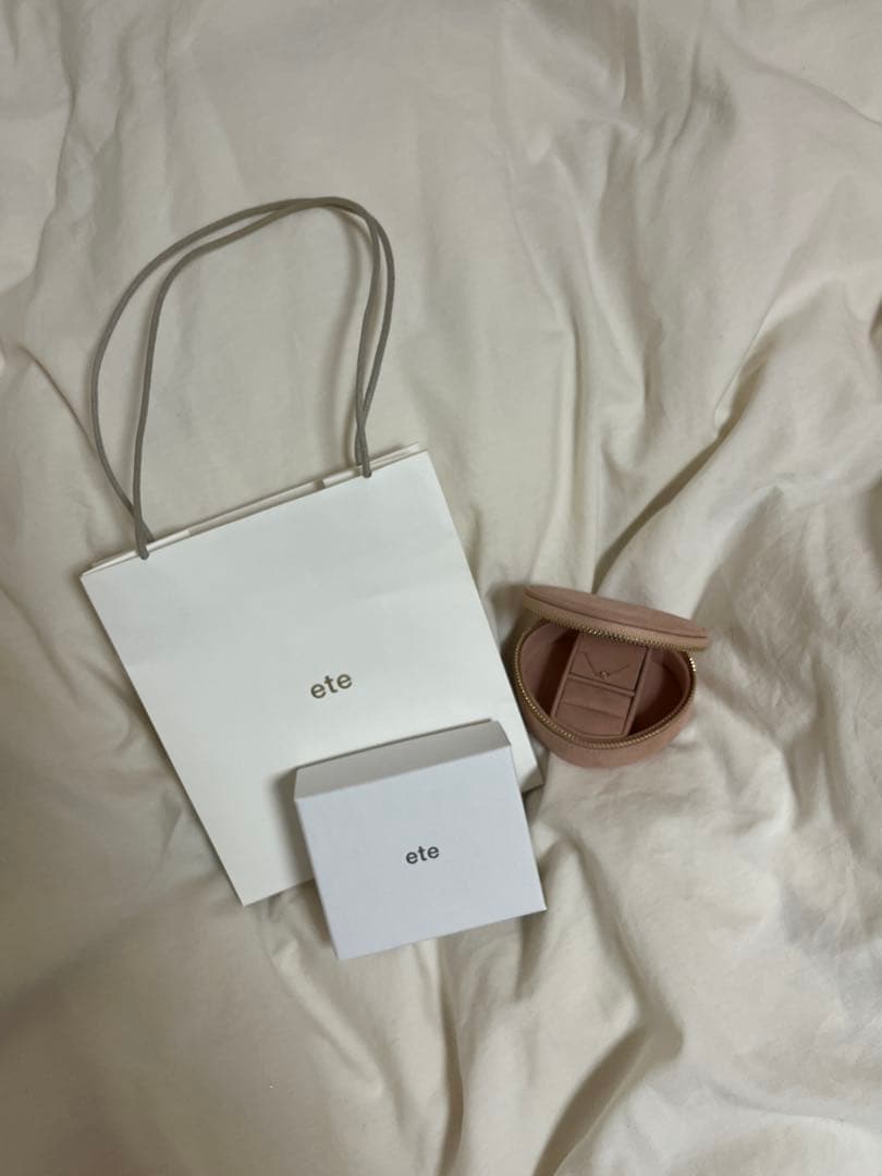 ete ブレスレット ピンク ラウンド型ジュエリーボックス付き