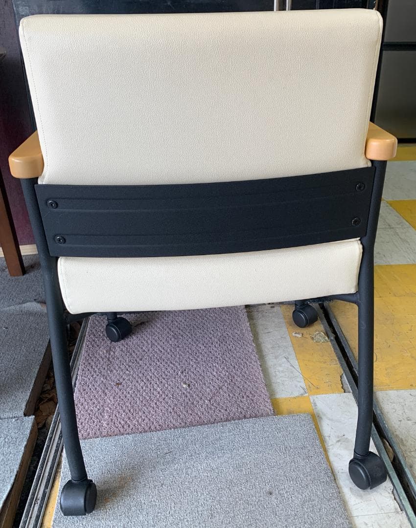 K【中古品】オフィスコム株式会社　ミーティングチェア　ソフィディア①