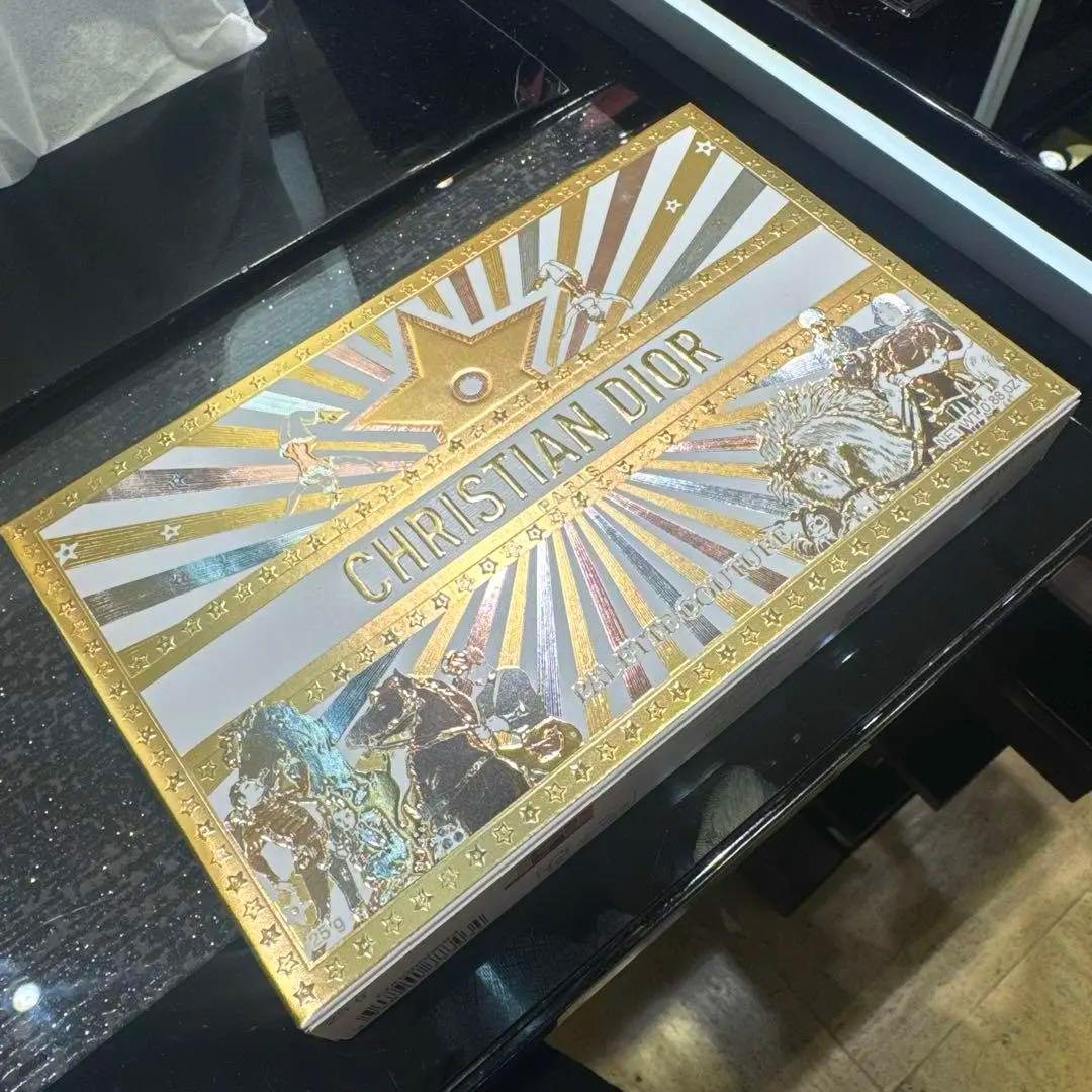 新品Diorメイクパレットクチュールマルチユースパレットクリスマスコフレ2025