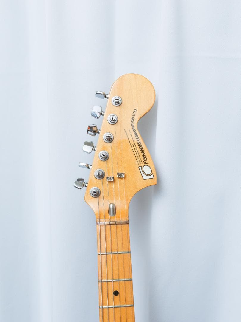 フェルナンデス ストラトキャスターモデル 石ロゴ期　セイモアピックアップ搭載