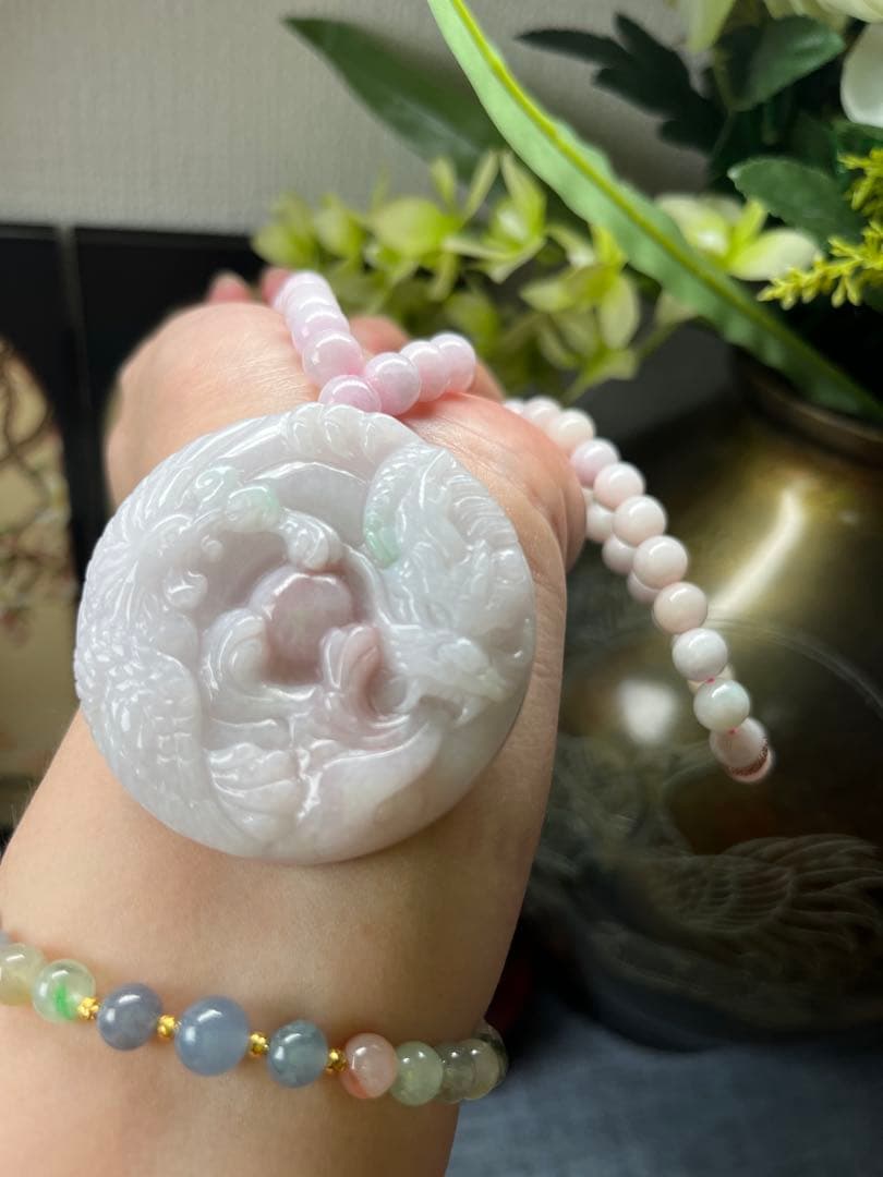 限定１点‼️ミャンマー産A貨翡翠　珍しい桃花ピンク色【龍飛鳳舞】鑑定書付き