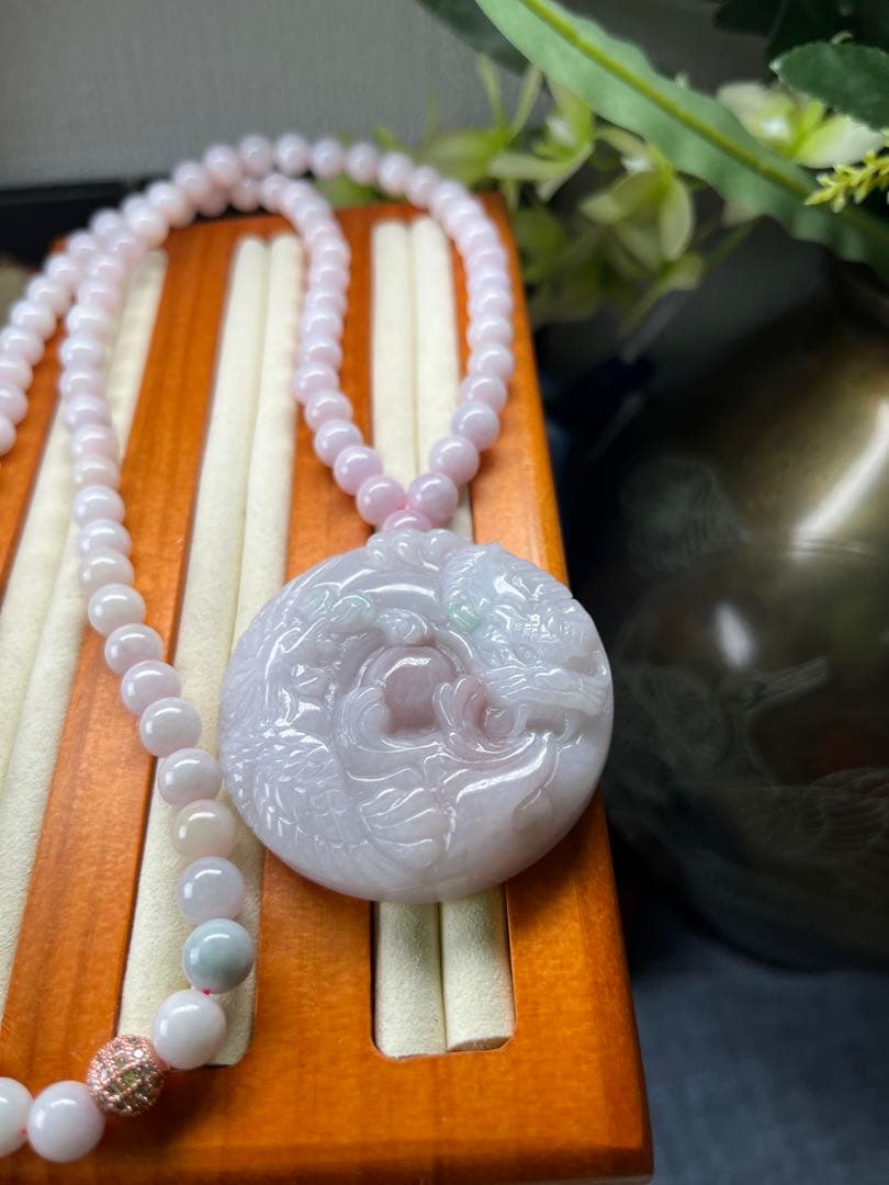 限定１点‼️ミャンマー産A貨翡翠　珍しい桃花ピンク色【龍飛鳳舞】鑑定書付き