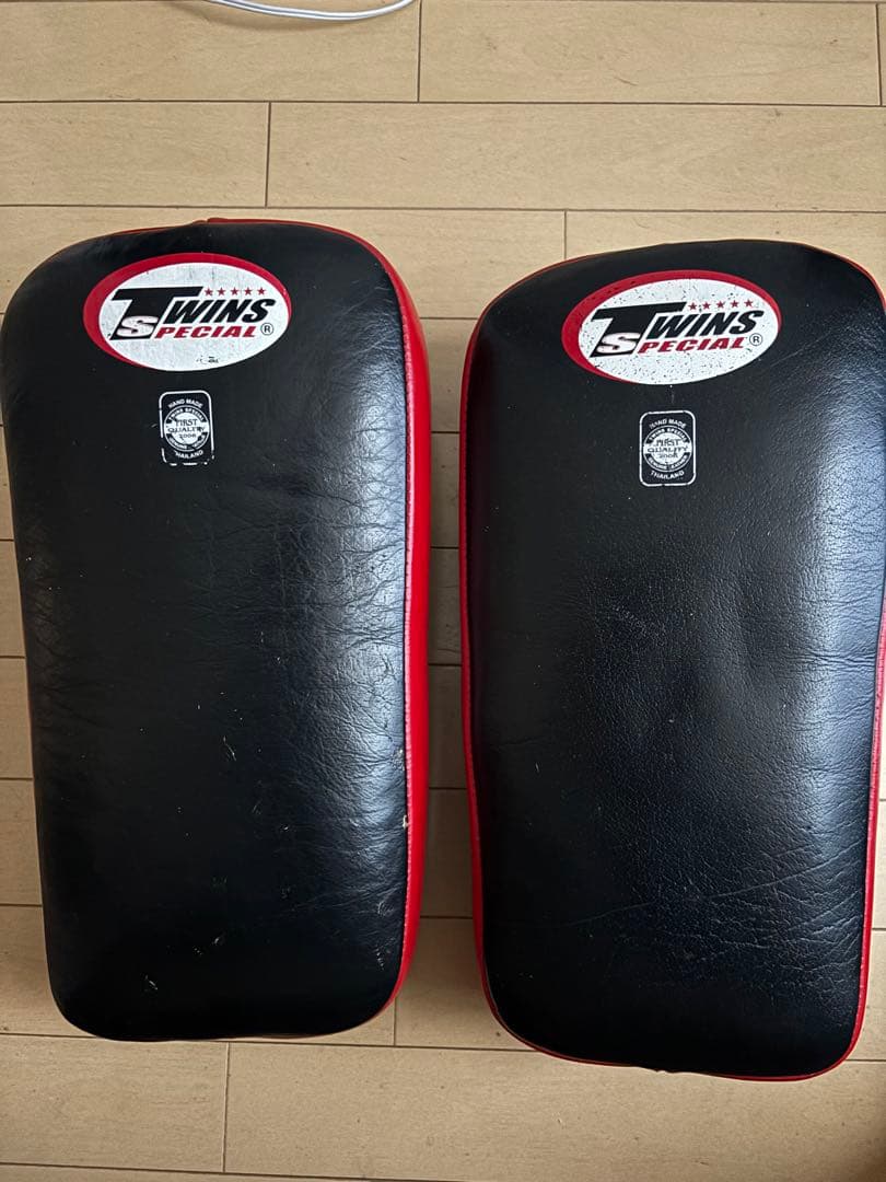 TWINS SPECIAL キックミット 黒/赤