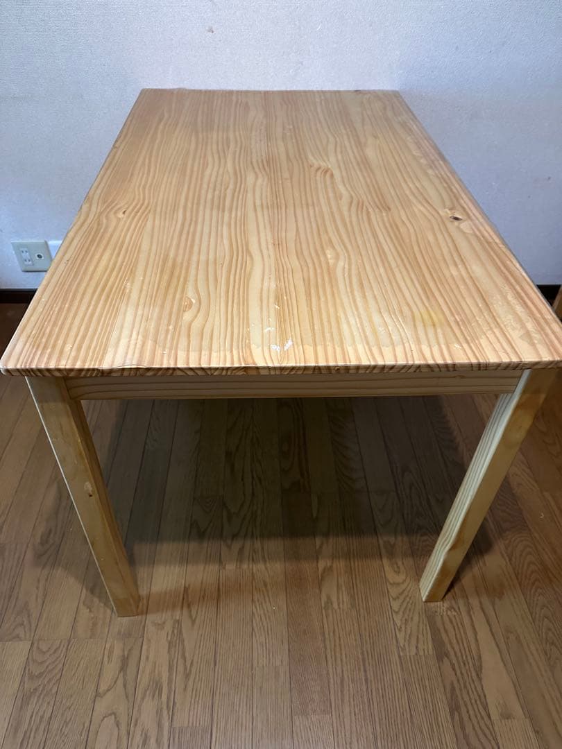 木製ダイニングテーブルと椅子セット