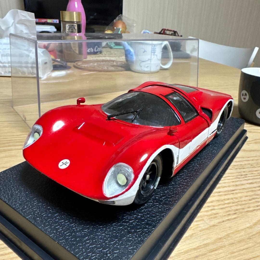 Nissan R8 1/18スケールモデル 赤白