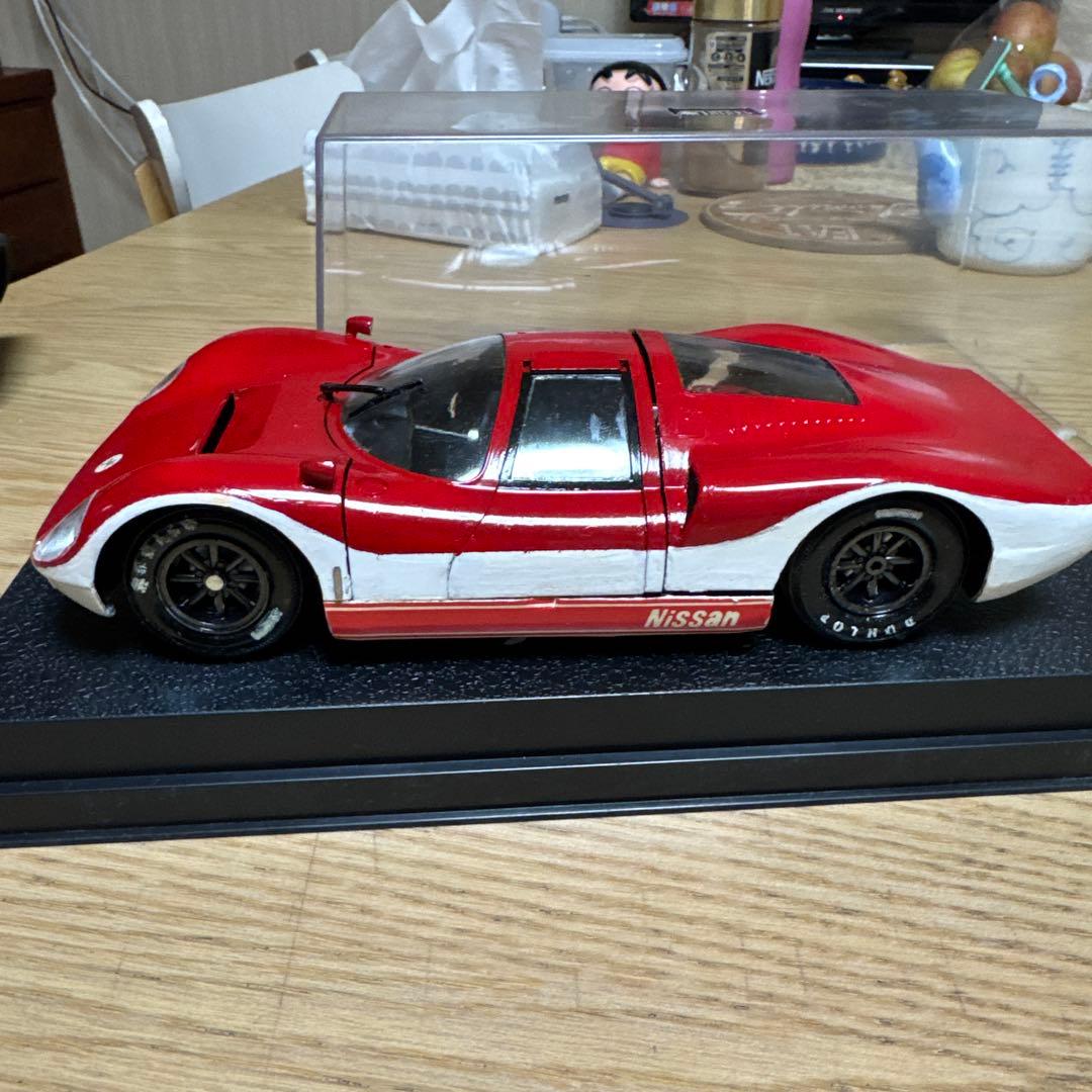 Nissan R8 1/18スケールモデル 赤白