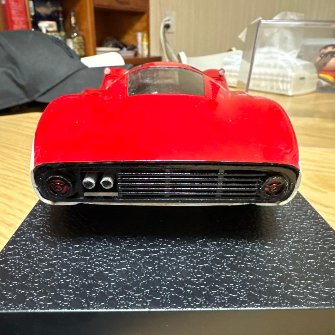 Nissan R8 1/18スケールモデル 赤白