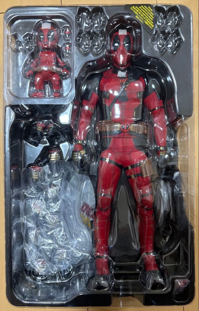 1/6スケールフィギュア　デッドプール［ボーナスアクセサリー付き］