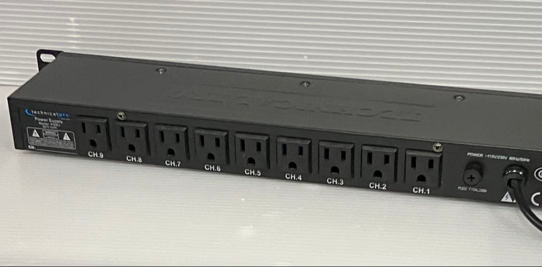 便利電源　パワーディストリビューター　9チャンネルパワーサプライ