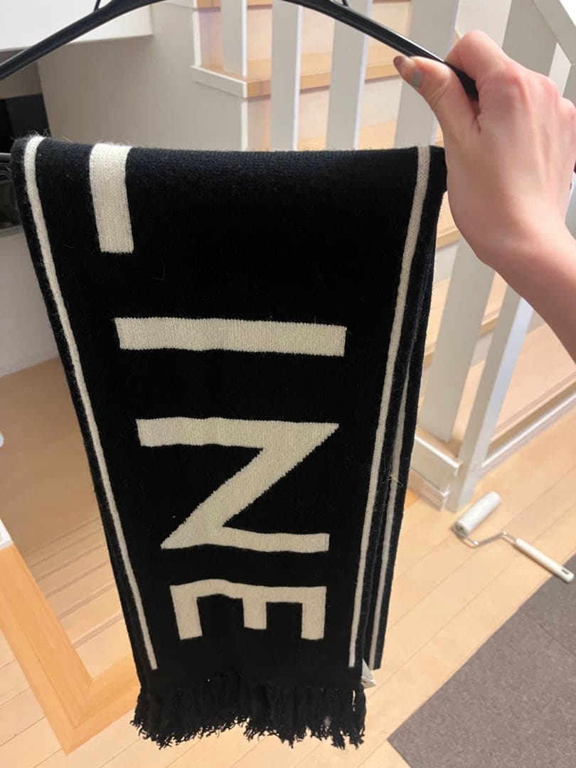 【1月22日まで】CELINE ロゴ入りマフラー ブラック/ホワイト