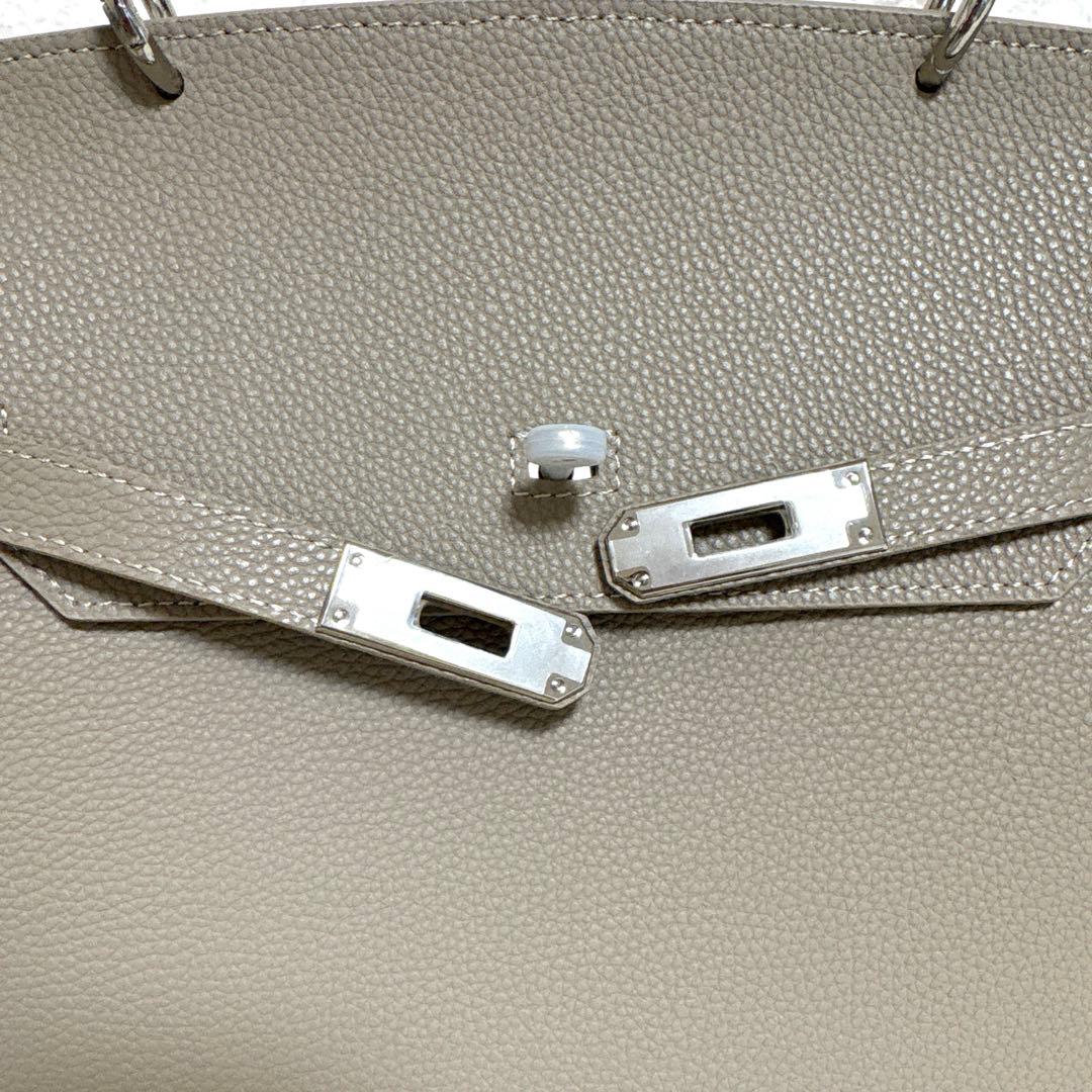 【完売品】新品未使用 デボネア スモール ハンドバッグ　レザー 本革 グレージュ