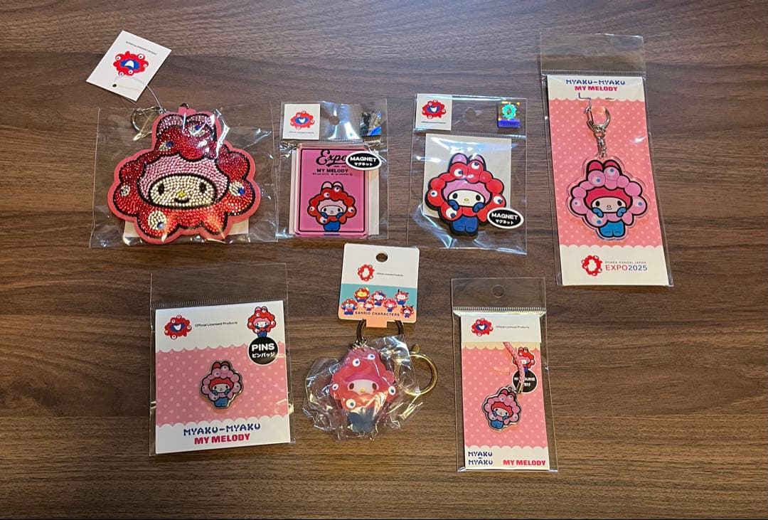 バラ売り可能！　ミャクミャク　サンリオ　クリア　キーホルダー　キラキラ　ラムネ缶