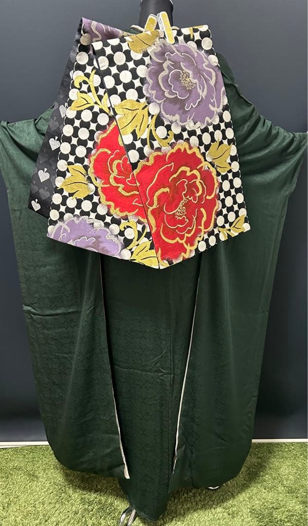 ガメママ シックな深緑にぶどう葉の立体地紋　豪華成人式振袖８点