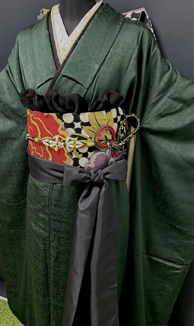 ガメママ シックな深緑にぶどう葉の立体地紋　豪華成人式振袖８点