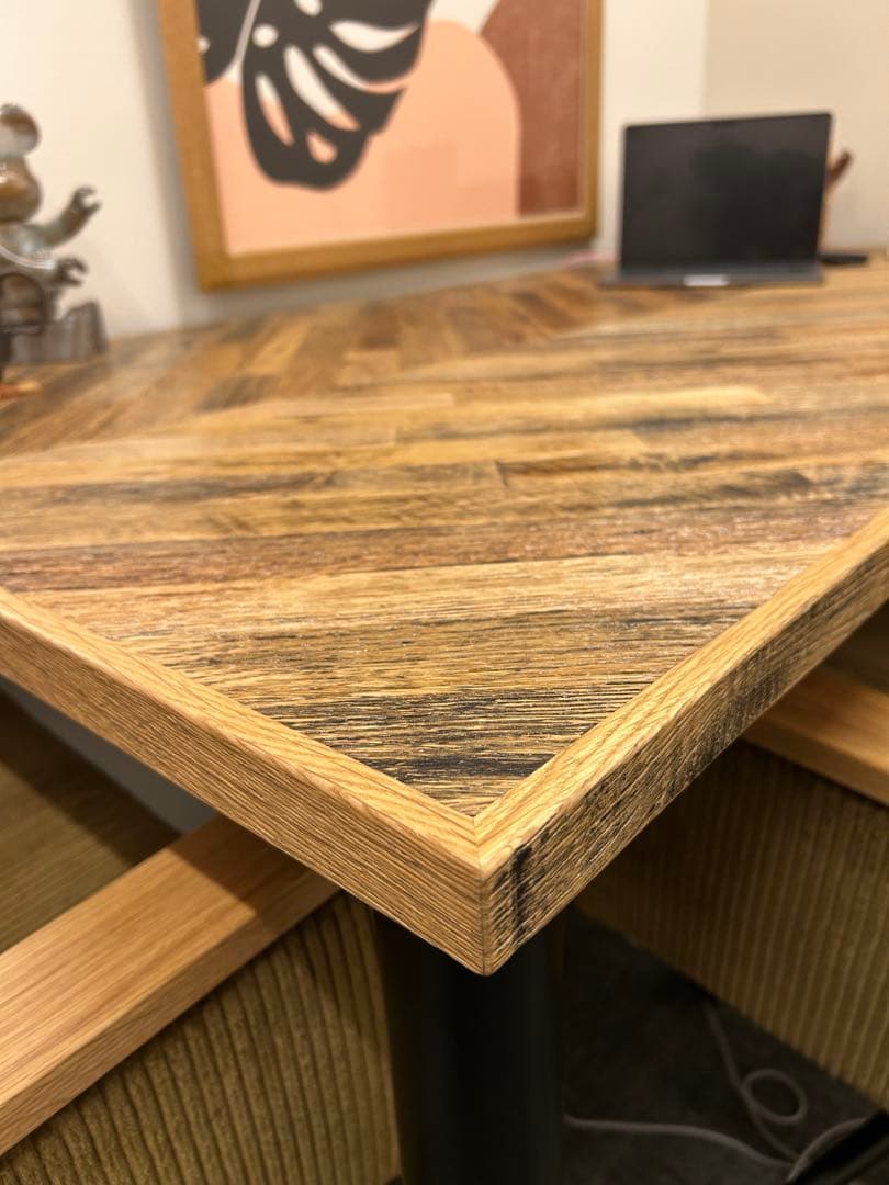 [美品/匿名配送]古材を使ったオシャレなオークヘリンボーンの大型の木製テーブル