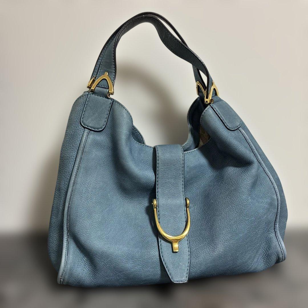 GUCCI レザー ソフトスティラップ A4収納可能