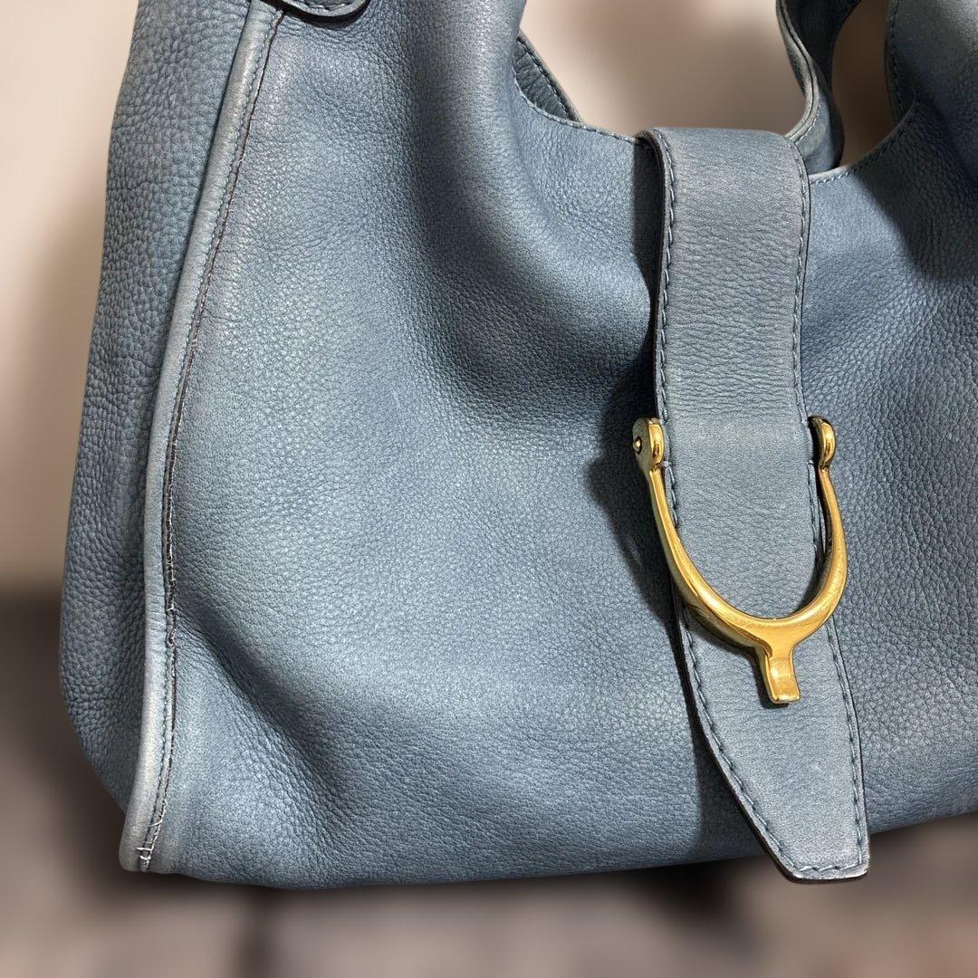 GUCCI レザー ソフトスティラップ A4収納可能