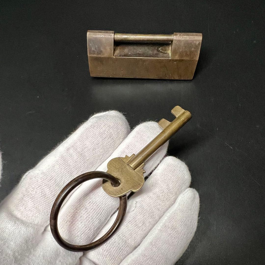 ◎古道具 庵々◎清末〜民国期 真鍮製カラクリ錠前 剣文様 ビットキー付◎珍品中国