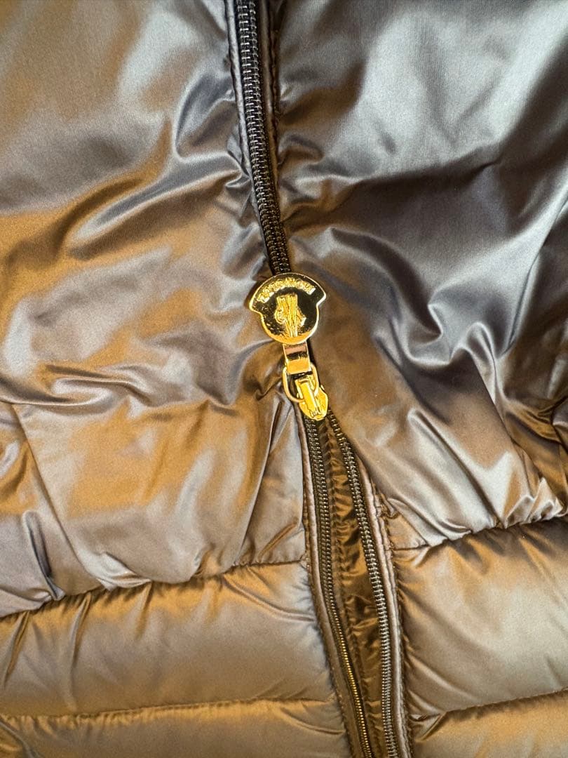 MONCLER ネイビーダウンコート フリル付き