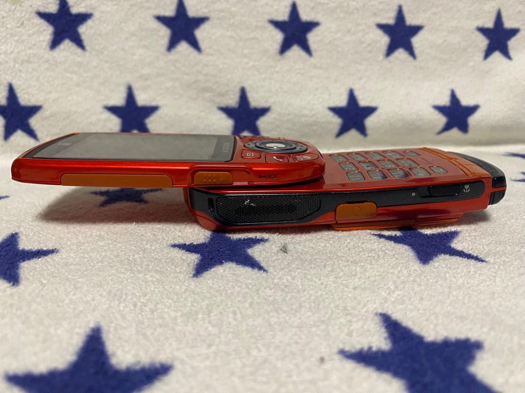 SO505iS オレンジ 回転式 携帯電話