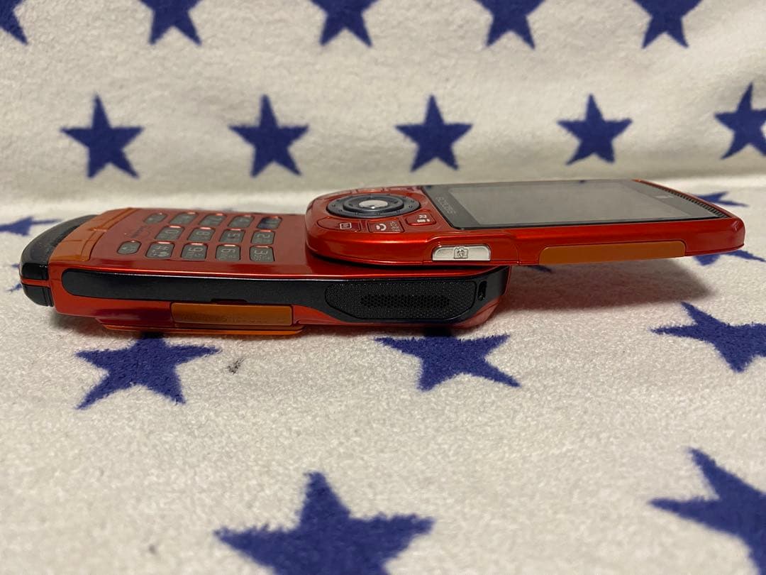 SO505iS オレンジ 回転式 携帯電話