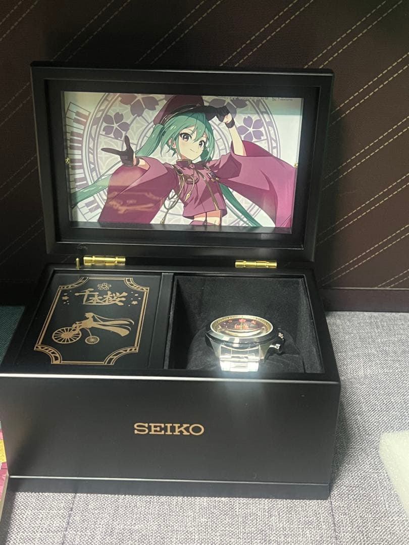 SEIKO アニメコラボ 重箱風ケース