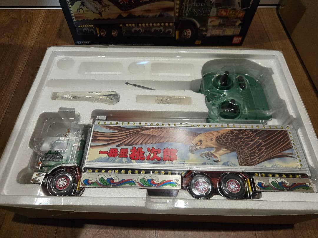 BANDAI 1/32 RC トラック野郎 08