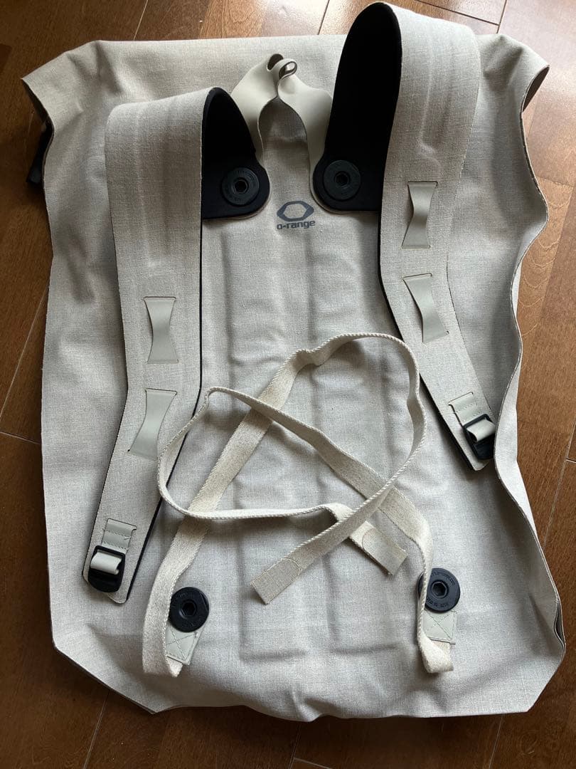 イタリアSEASE 大陽光発電 ソーラーチャージャー ミッションバックパック