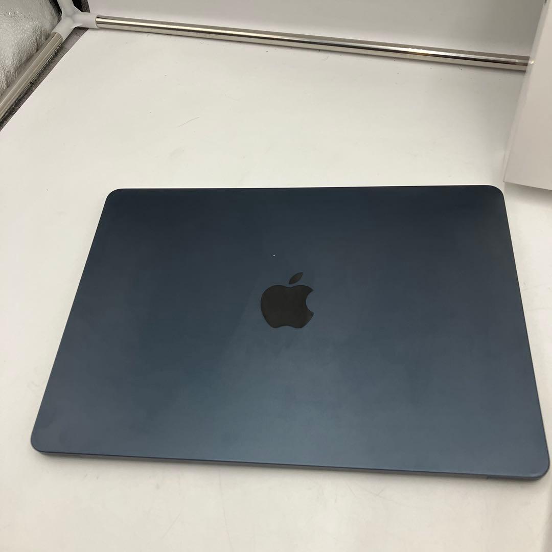 超美品　MacBook Air 2022_M2/8GB/256GB a2681
