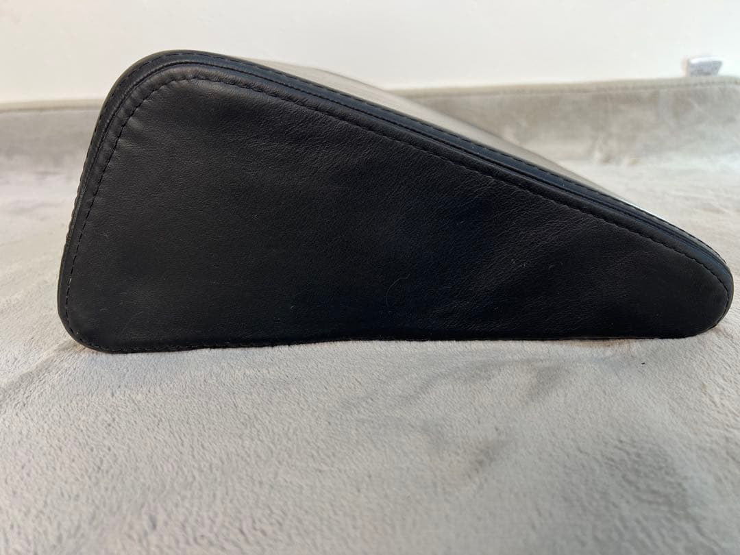 ハーマンミラー本革フットピロー