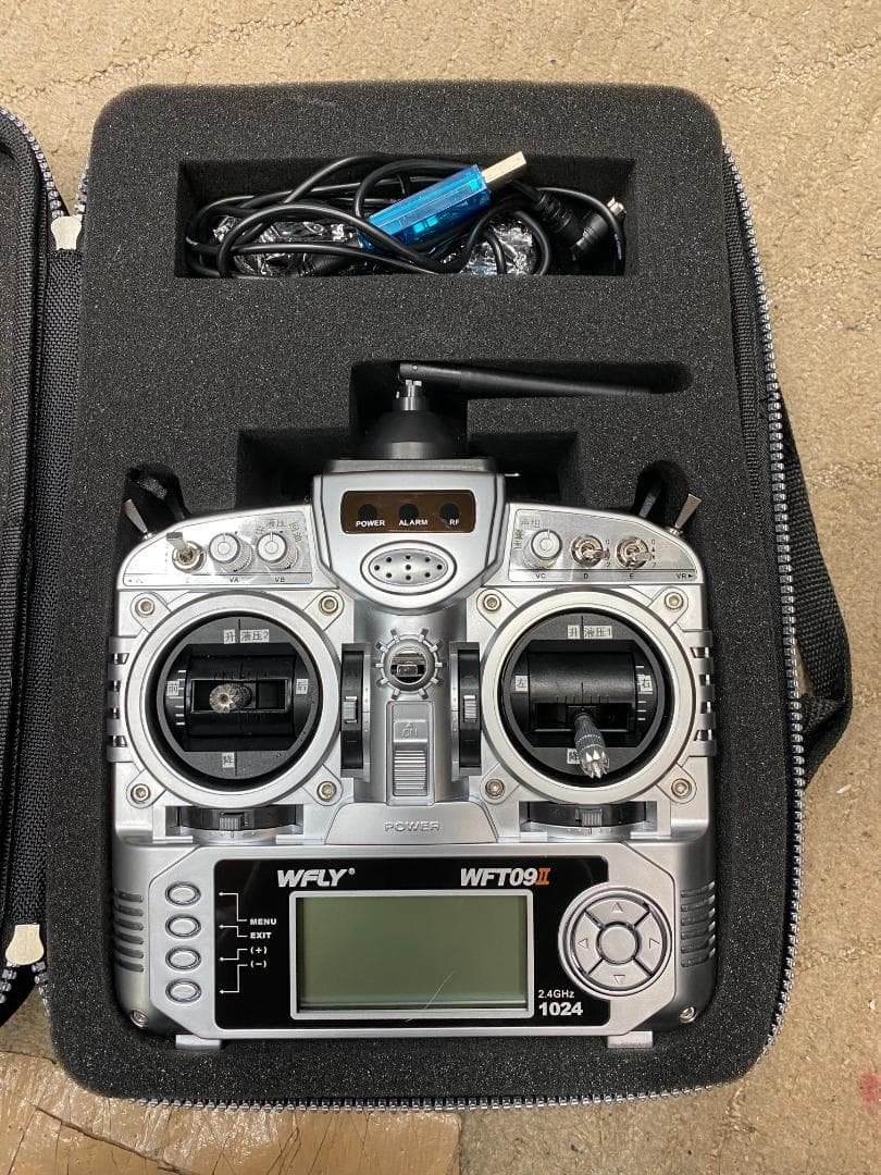 油圧動作ラジコンLESU 1/14 フォークリフトフルセット（うまく動きません）