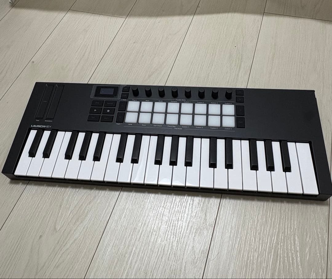 Novation Launchkey Mini37 MK4 MIDIキーボード