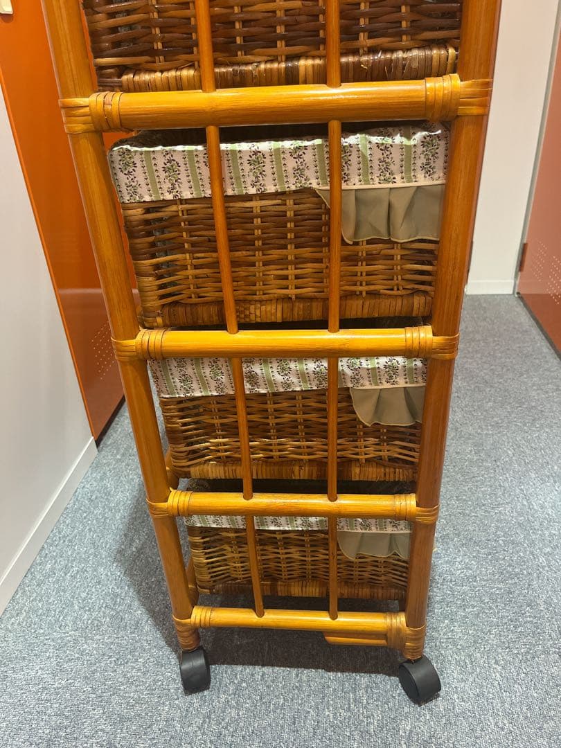 【新品】ラタン　４段ラック　ランドリー　キャスター付　籐家具　レトロ家具
