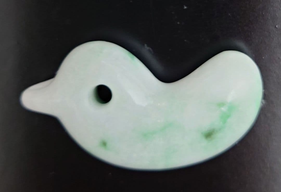 【連休セール】糸魚川翡翠　勾玉　小鳥型