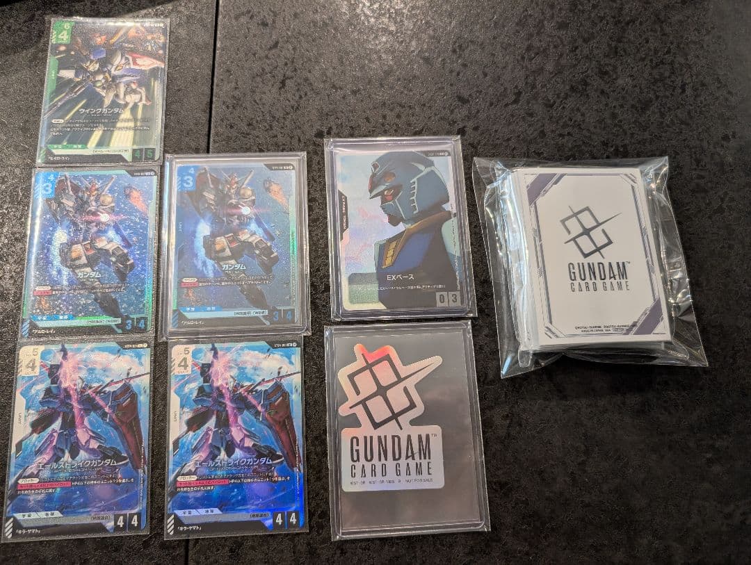 ガンダムカードゲーム公式スリーブ70枚、 プロモカード、ステッカー、LR5枚