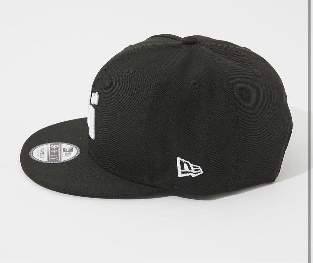 New Era 黒 スナップバックキャップ