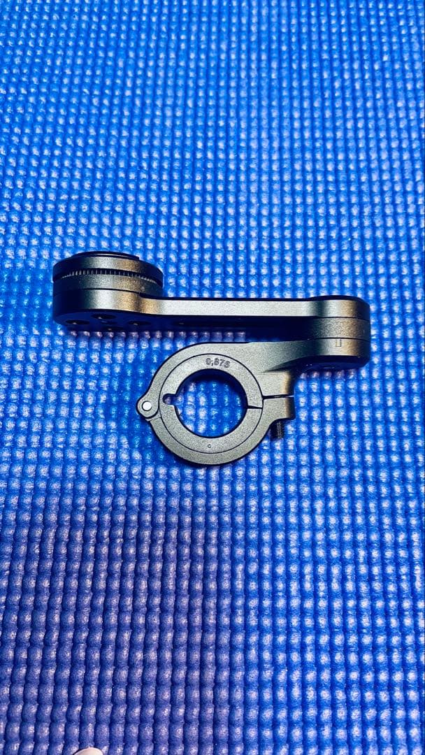 SPコネクトの正規品のスマホマウントと衝撃吸収アダプター