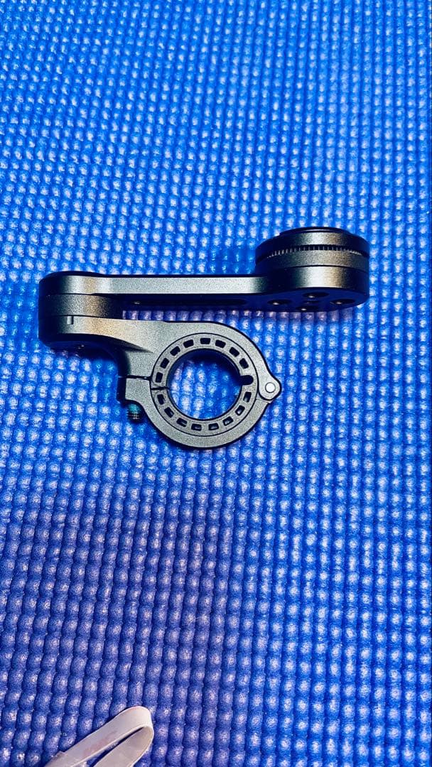 SPコネクトの正規品のスマホマウントと衝撃吸収アダプター