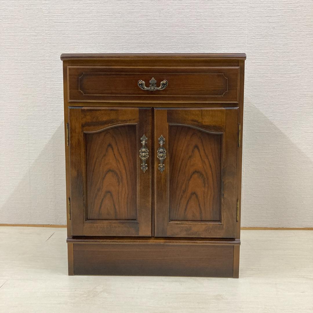 【カリモク】コロニアル　キャビネット　サイドボード