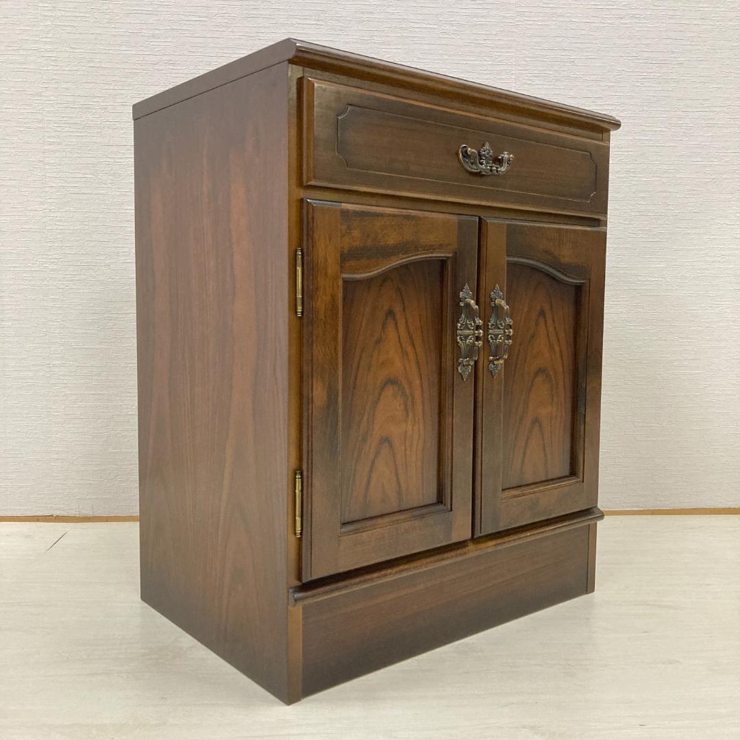 【カリモク】コロニアル　キャビネット　サイドボード