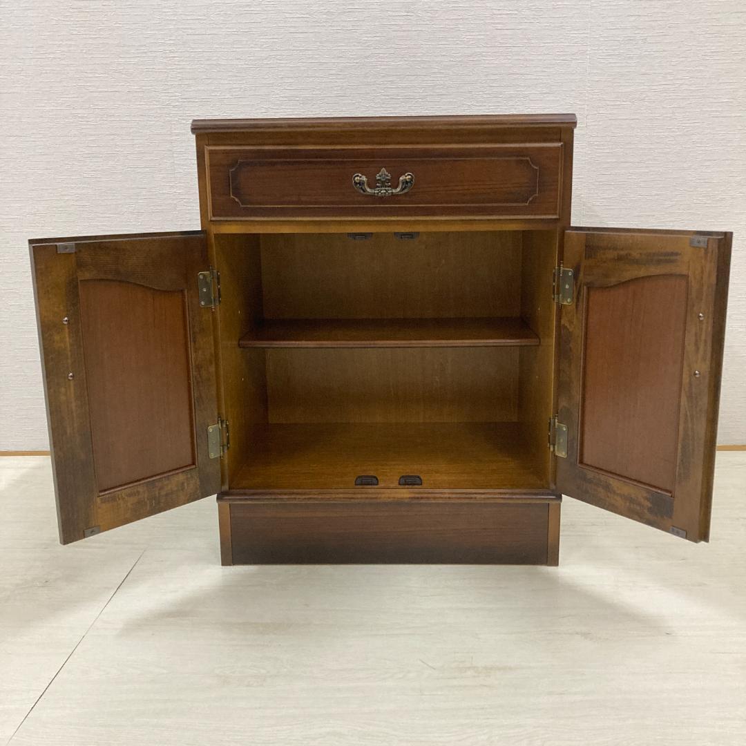 【カリモク】コロニアル　キャビネット　サイドボード