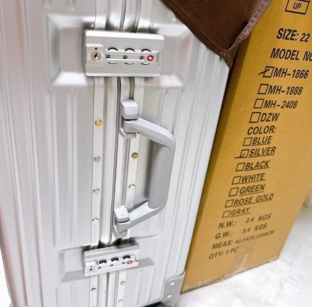 スーツケース　キャリーケース　機内持ち込み　軽量 拡張機能付き　tsaロック付き