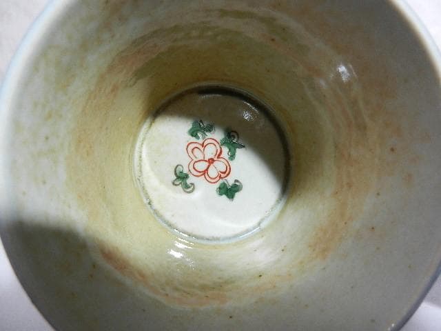 １８世紀後半の色絵蕎麦猪口２点（龍・雲・宝珠文／亀甲・人物・風景文）