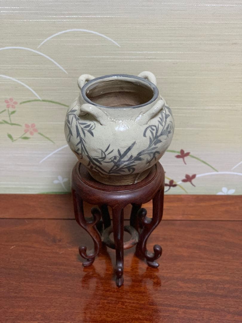 李朝？　中国？　アンティーク白磁四耳草花紋壺　花瓶