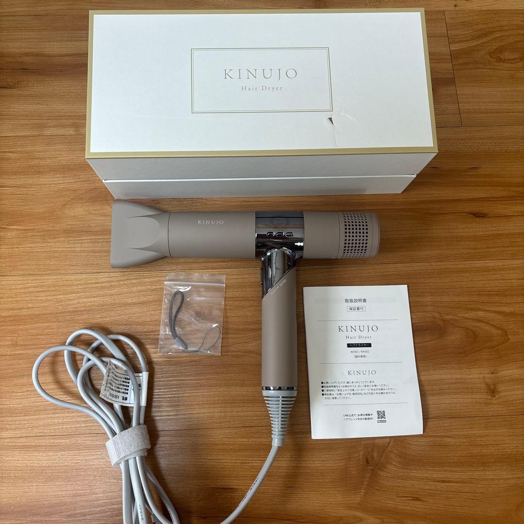絹女　KINUJO ヘアドライヤー 美髪　マイナスイオン　軽量ドライヤー