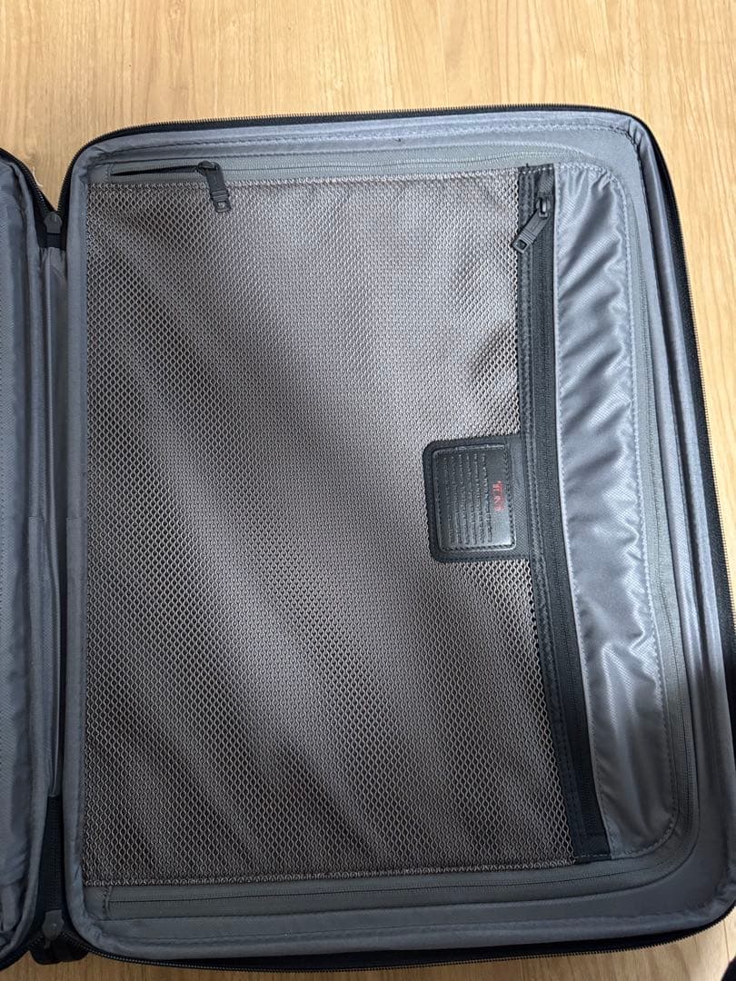 TUMI トゥミ ALPHA ビジネス キャリーケース エクスパンダブル 4輪