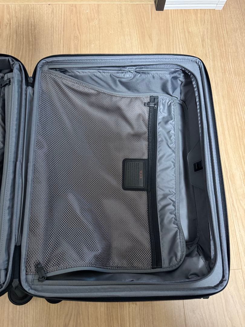 TUMI トゥミ ALPHA ビジネス キャリーケース エクスパンダブル 4輪